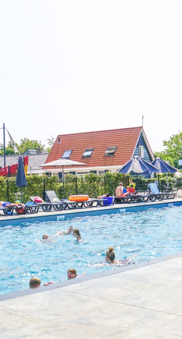 buitenzwembad (1).JPG